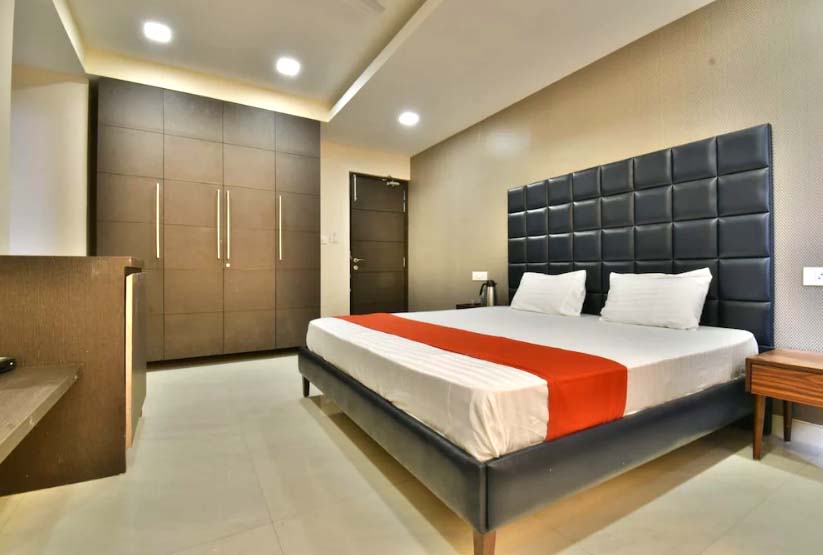 Clovers Stays Hotel