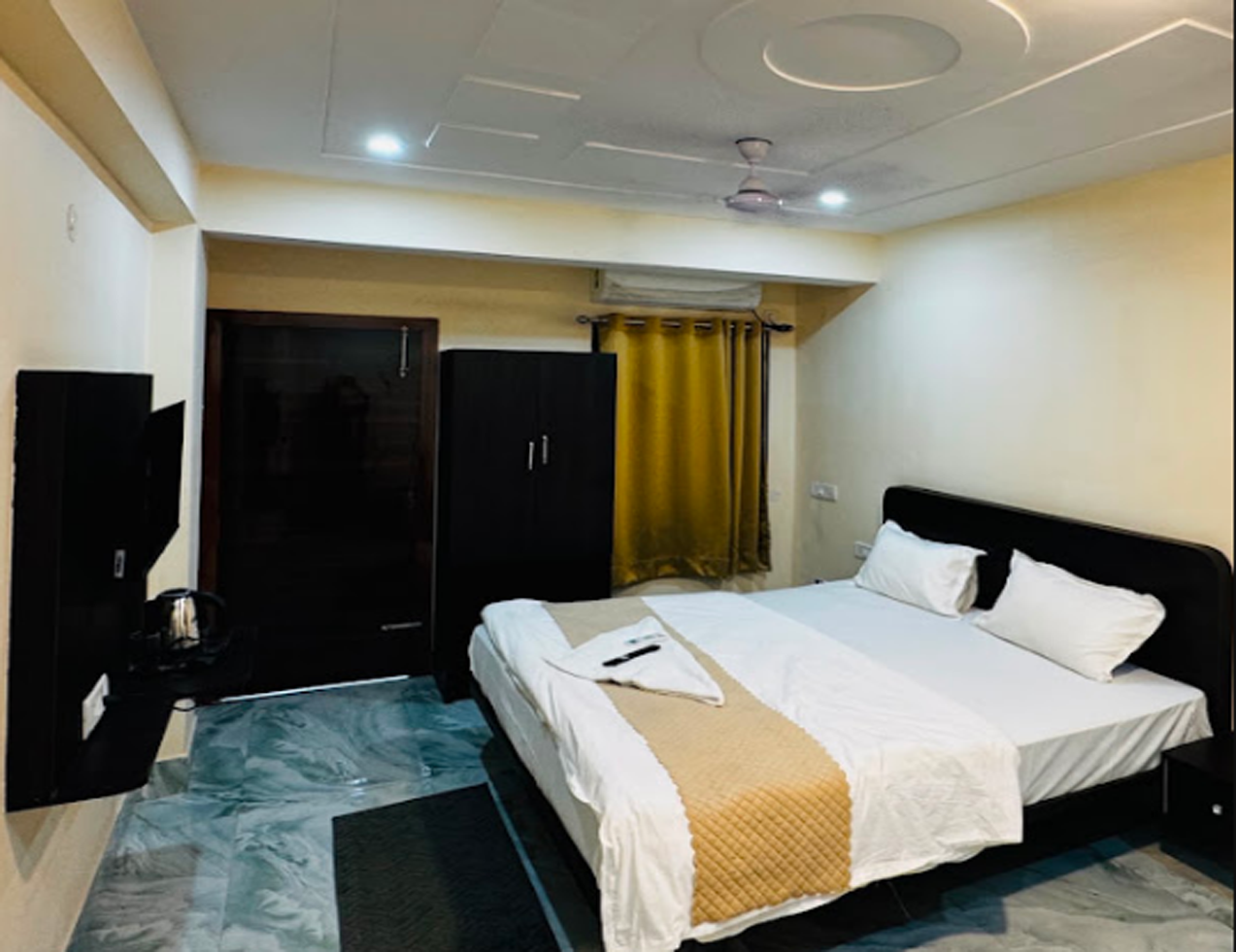 The Aura Grand Hotel & Cafe